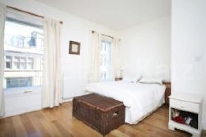 			VIEWINGS ESSENTIAL, 1 Bedroom, 1 bath, 1 reception Flat			 Kensington Gardens Square, Hyde Park W2